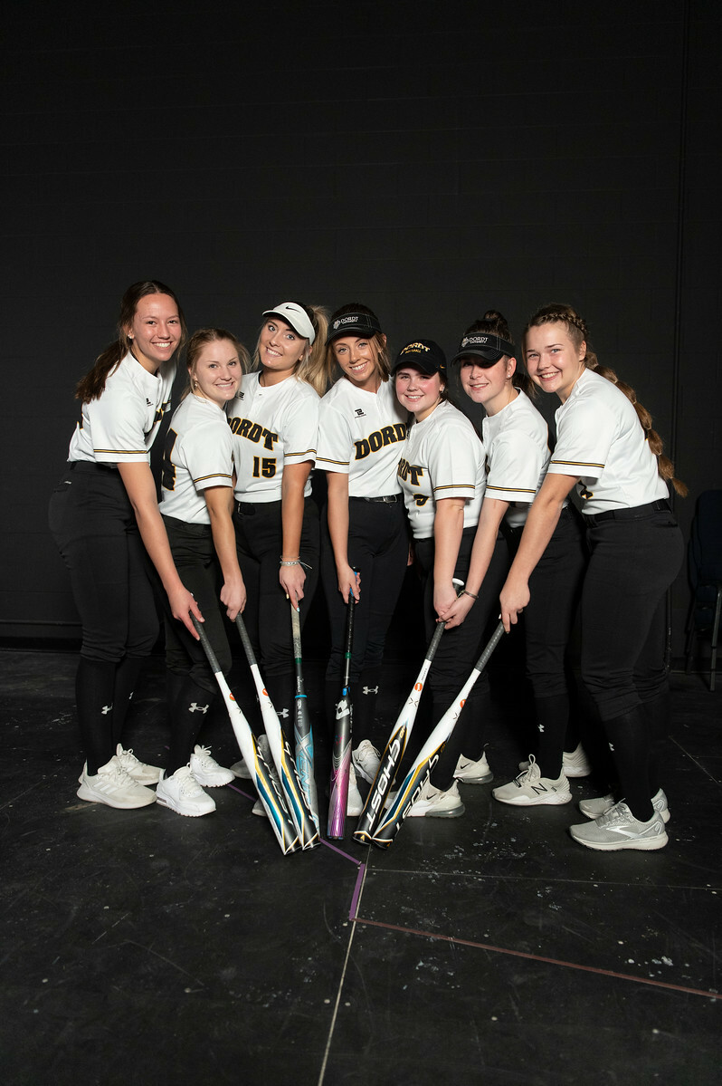 The Dordt softball team posing for a picture
