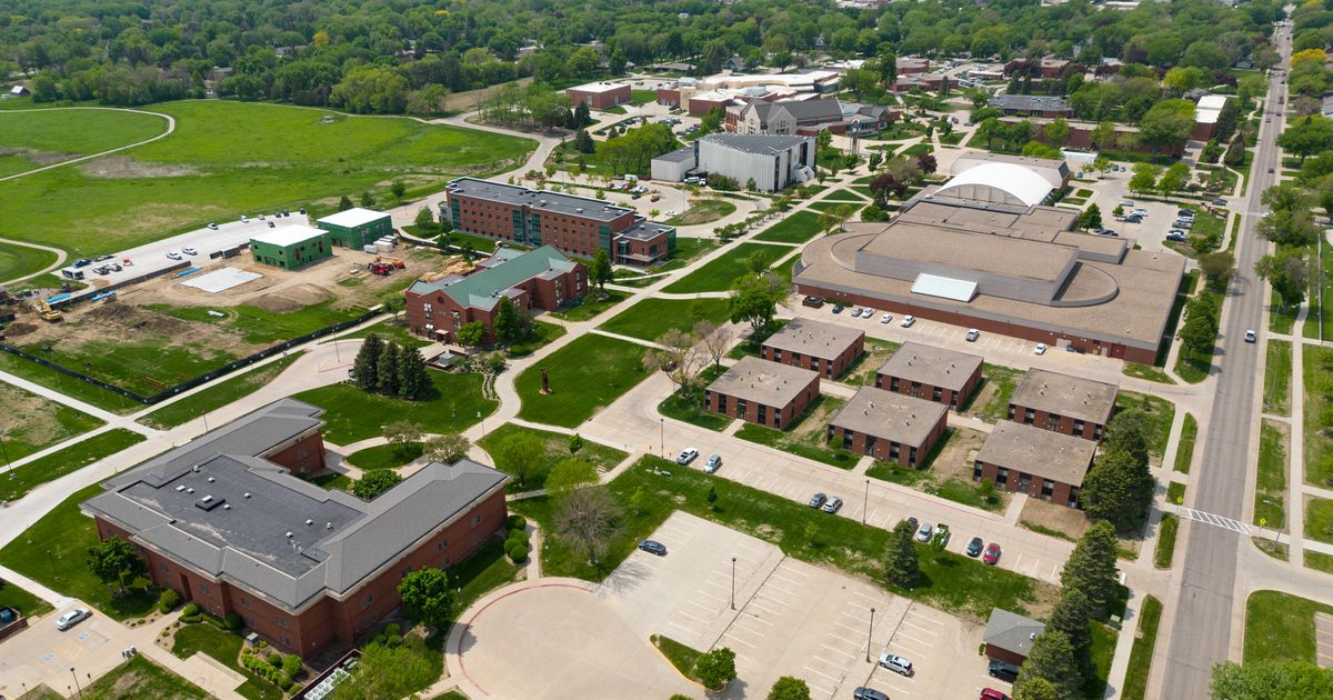Dordt University constructs new apartments this… Dordt University