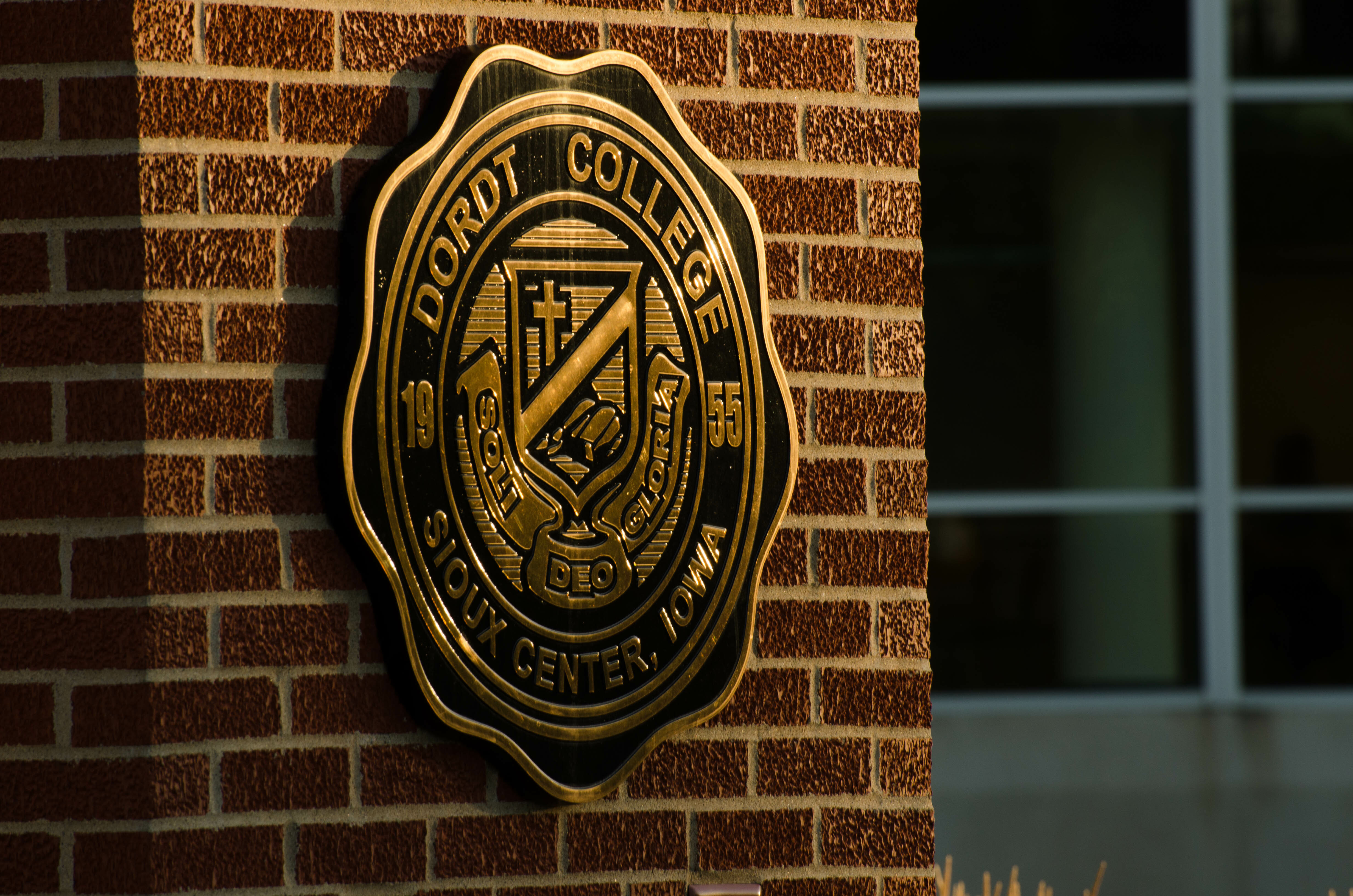 A picture of the Dordt College Seal