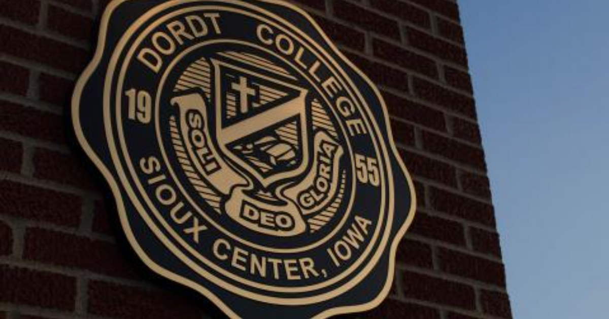 A picture of the old Dordt College seal on a brick structure.